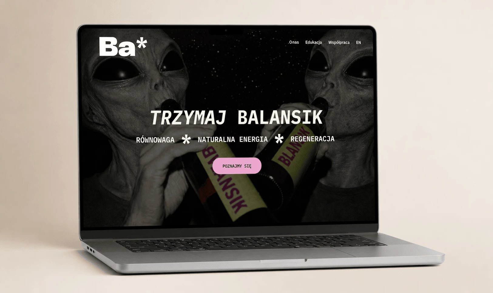 Strona główna balansik.pl na laptopie – hero Trzymaj Balansik